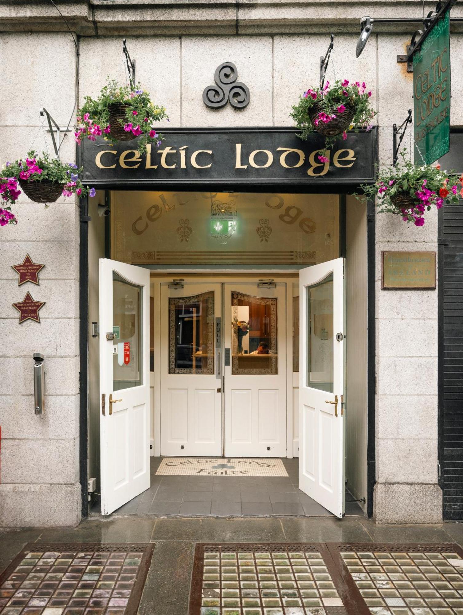 Celtic Lodge Guesthouse - Restaurant & Bar Dublin Exterior photo