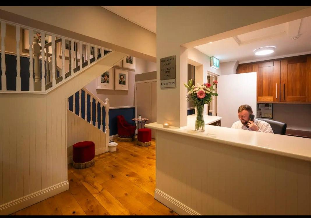 Celtic Lodge Guesthouse - Restaurant & Bar Dublin Exterior photo